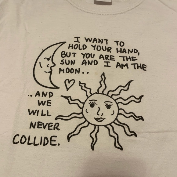 2 graphics T-shirts - Picture 8 of 9